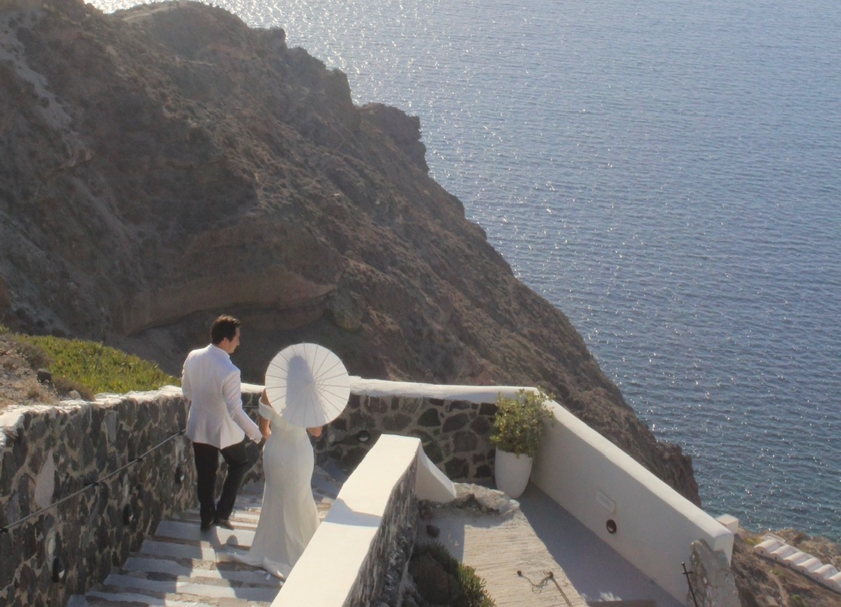 SEEN Social Weddings couple walking beside the sea